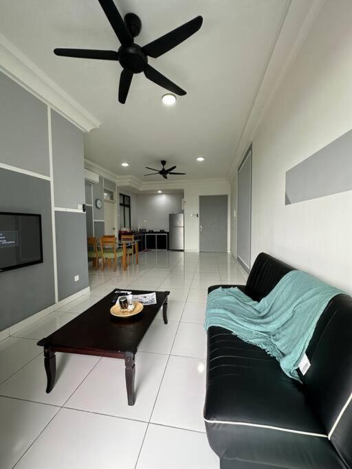 A2404 Platino 2br Paradigmmall Netflix By Apartemen *