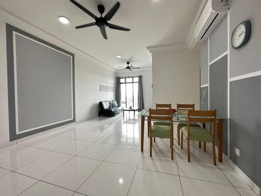 A2404 Platino 2br Paradigmmall Netflix By Apartment Johor Bahru
