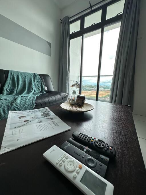 A2404 Platino 2br Paradigmmall Netflix By