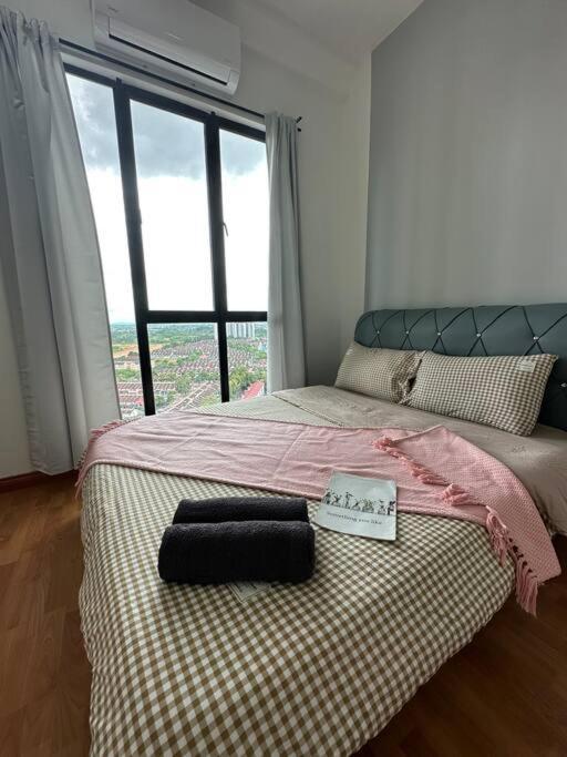 A2404 Platino 2br Paradigmmall Netflix By