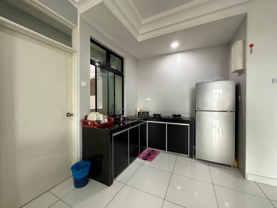 A2404 Platino 2br Paradigmmall Netflix By