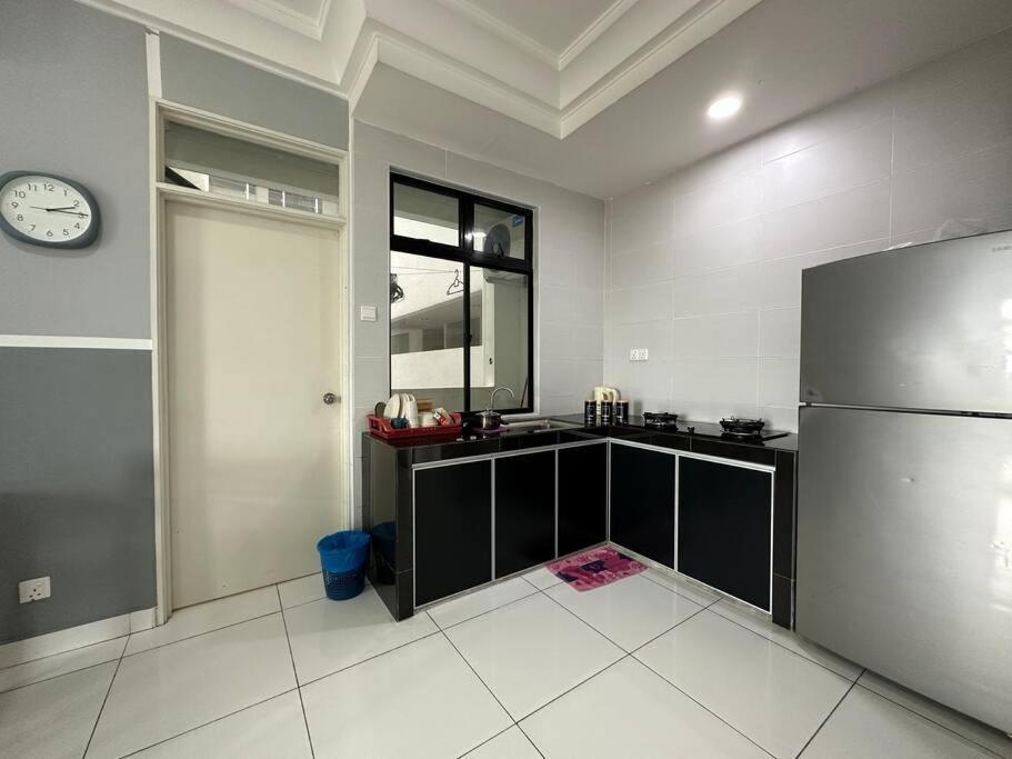 A2404 Platino 2br Paradigmmall Netflix By Apartemen